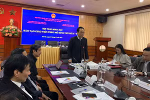 Thứ trưởng Bộ GD&ĐT Hoàng Minh Sơn chủ trì hội thảo.