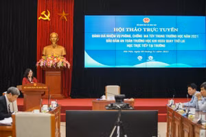 Hội thảo diễn ra theo hình thức trực tiếp kết hợp trực tuyến.
