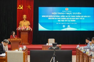 Hội thảo diễn ra theo hình thức trực tiếp kết hợp trực tuyến.