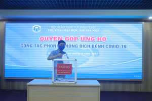 Cán bộ, giảng viên quyên góp ủng hộ