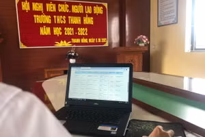 Thầy Nguyễn Sinh Hiệp truy cập Hệ thống TEMIS một cách thuận lợi. Ảnh: NVCC