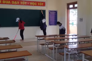 Trường THPT Thanh Miện vệ sinh trường lớp, sẵn sàng đón học sinh khối 10 và 11 trở lại trường học tập. Ảnh: NTCC