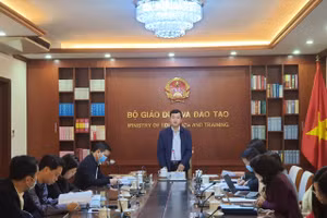 Thứ trưởng Nguyễn Văn Phúc phát biểu tại buổi họp.