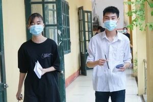 Thí sinh tham dự Kỳ thi tốt nghiệp THPT 2021 - sáng 7/7.