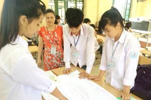 Một tiết dạy - học của cô Tuấn Anh và học trò - thời điểm chưa có dịch Covid-19. Ảnh: NVCC.