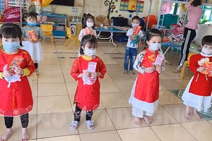 Học sinh Trường mầm non Bạch Đằng được về nhà ăn Tết. Ảnh: Báo Hải Dương