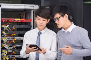 Sinh viên Trường ĐH Bách khoa Hà Nội - thời điểm chưa có dịch Covid-19. 