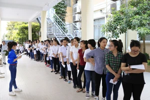 Thí sinh tham dự bài thi đánh giá năng lực của ĐH Quốc gia Hà Nội năm học 2015-2016.