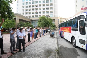 Cán bộ, giảng viên, sinh viên lên đường hỗ trơ TP Hồ Chí Minh