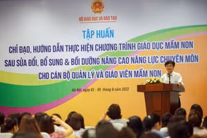 Vụ trưởng Nguyễn Bá Minh phát biểu bế mạc Hội nghị tập huấn.