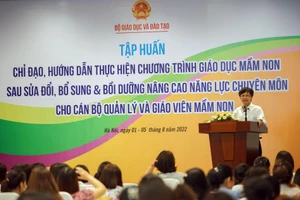 Vụ trưởng Nguyễn Bá Minh phát biểu bế mạc Hội nghị tập huấn.