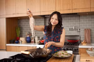 Những công thức nấu ăn bạn thấy trên tivi hoặc Internet có thể trông hấp dẫn nhưng đôi khi chúng thực sự không tốt cho vòng eo của bạn. (Ảnh: ITN).