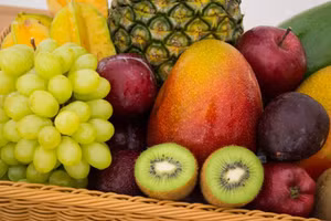 Vỏ của trái cây và rau củ rất giàu vitamin và khoáng chất. (Ảnh: ITN).