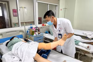 Phẫu thuật nội soi ca bệnh viêm khớp gối hiếm gặp