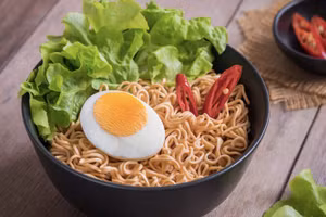 Cách nấu mì tôm loại bỏ các chất không có lợi cho sức khỏe