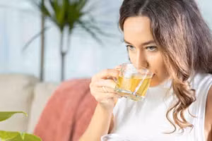 Tiêu thụ quá nhiều trà có thể dẫn đến tác dụng phụ tiêu cực. (Ảnh: ITN).