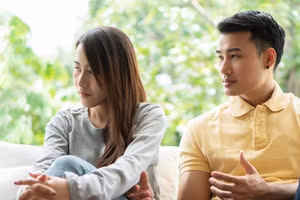 Ngay cả những bí mật nhỏ nhất cũng có thể ảnh hưởng đến mối quan hệ tình cảm. (Ảnh: ITN).