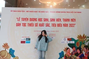 Quỳnh Anh trong Lễ tuyên dương học sinh, sinh viên, thanh niên DTTS xuất sắc, tiêu biểu năm 2022.