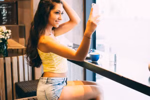 Đăng quá nhiều hình ảnh và thông tin trên mạng xã hội có tác động nghiêm trọng đến đời thực. (Ảnh: ITN).