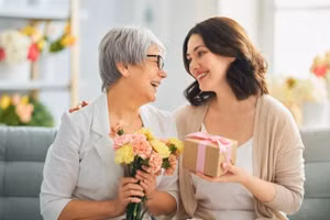 Gợi ý món quà ý nghĩa tặng mẹ ngày 8/3