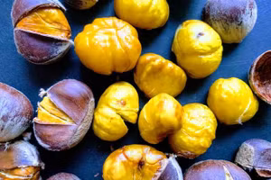 Cách bóc hạt dẻ siêu nhanh, siêu dễ 