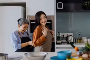 Hiếm có mẹ chồng nào yêu mến ngay người bạn đời mà con trai mình đã chọn. (Ảnh ITN).