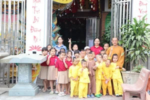 Học sinh iSchool Sóc Trăng tham gia chương trình thiện nguyện “Love Harmony - Hòa nhịp yêu thương”. 