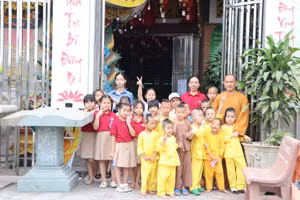 Học sinh iSchool Sóc Trăng tham gia chương trình thiện nguyện “Love Harmony - Hòa nhịp yêu thương”. 