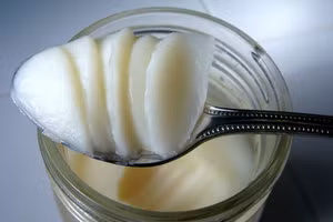 Đặc tính độc đáo của mỡ lợn khiến nó được các thợ làm bánh trên toàn thế giới yêu thích. (Ảnh: ITN).