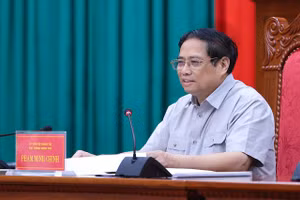 Thủ tướng Phạm Minh Chính làm việc với Ban Thường vụ Tỉnh ủy Kon Tum sáng 20/8 - Ảnh: VGP/Nhật Bắc