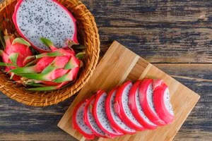 Người có vấn đề về tiêu hóa hay hệ thống miễn dịch yếu đều nên ăn thanh long, kể cả bệnh nhân tiểu đường. (Ảnh: ITN) 