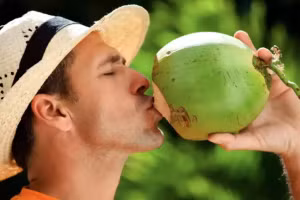 Nước dừa thanh nhiệt nhưng mắc bệnh này tuyệt đối không nên uống