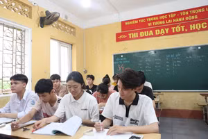 Học sinh nỗ lực ôn tập trước Kỳ thi tốt nghiệp THPT 2023.