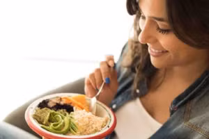 Việc duy trì lối sống lành mạnh và phù hợp ngày càng trở nên quan trọng khi chúng ta già đi. (Ảnh: ITN) 