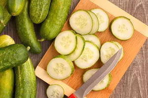 Sự hiện diện của các chất độc, chẳng hạn như cucurbitacin và triterpenoids tetracycle trong dưa chuột là điều đáng lo ngại. (Ảnh: ITN)