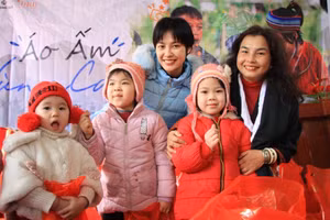 'Áo ấm vùng cao' mang yêu thương đến với giáo dục Yên Minh, Hà Giang