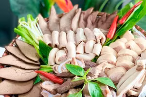 Món lòng lợn, dù nghiện đến mấy những người này cũng không nên ăn