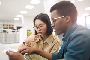 Sự bấp bênh về tài chính là một trong những yếu tố gây căng thẳng đáng kể khi du học. (Ảnh: ITN)