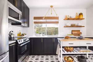 Khi thiết kế bố trí nhà bếp, hãy nghĩ về những nhiệm vụ bạn thực hiện thường xuyên nhất. (Ảnh: ITN).