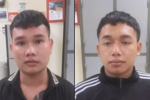 Nguyễn Trường Giang (trái) và Nguyễn Ngọc Bắc bị bắt sau 3 tháng bỏ trốn. Ảnh: Công an Hà Nội.