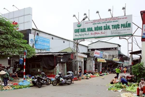 Chợ đầu mối Minh Khai tạm thời phong toả sau khi xuất hiện 2 ca nghi nhiễm Covid-19. Ảnh minh hoạ.