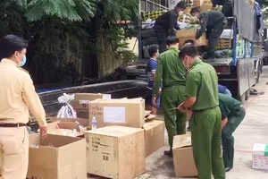 Bắt 3 xe tải chở hàng hóa không rõ nguồn gốc trị giá 1,5 tỷ đồng