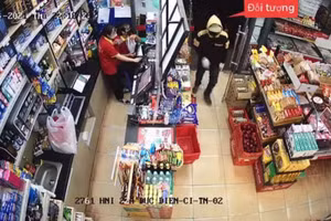 Công an Hà Nội truy tìm đối tượng gây ra vụ cướp táo tợn ở siêu thị