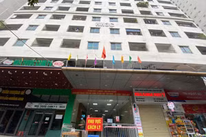 Lực lượng chức năng tạm phong toả toà HH3C chung cư Linh Đàm (phường Hoàng Liệt, quận Hoàng Mai).