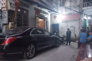 Cơ quan chức năng tiến hành khám xét nơi ở của Chúc "Nhị" tối ngày 7/11/2020