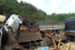 Hiện trường vụ tai nạn giao thông khiến 7 người tử vong ở Thanh Hoá.