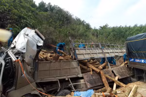 Hiện trường vụ tai nạn giao thông khiến 7 người tử vong ở Thanh Hoá.