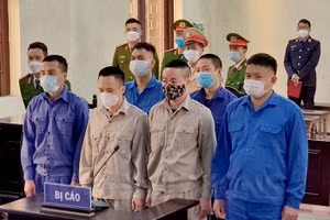 Các bị cáo tại phiên toà xét xử. Ảnh: DT.