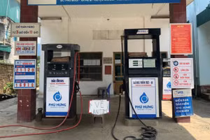 Cửa hàng xăng dầu treo biển “về ăn cơm”, không bán hàng bị xử phạt.