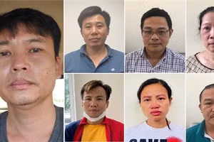 Tổng giám đốc Công ty Công viên cây xanh Hà Nội, Nguyễn Xuân Hanh (ảnh lớn) cùng các đối tượng khác. Ảnh: Bộ Công an.